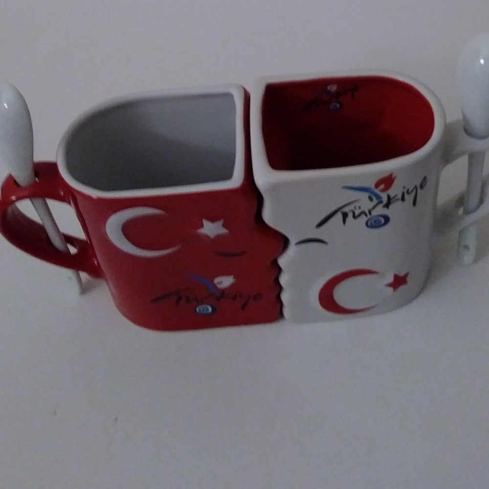 Cute Kissing Coffee Mug  Uniquely Romantic 2 PC. Set with Two Spoons - Picture 15 of 15